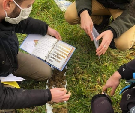 Poster : Clés de sol : un projet de recherche participative pour caractériser les sols et leurs fonctions Clés de sol : un projet de recherche participative pour caractériser les sols et leurs fonctions