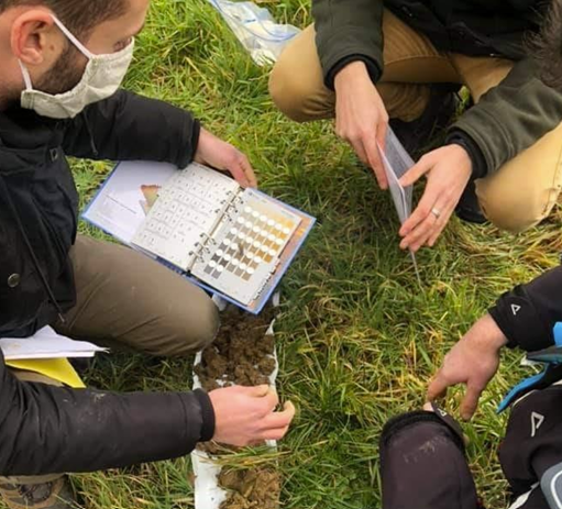Poster : Clés de sol : un projet de recherche participative pour caractériser les sols et leurs fonctions Clés de sol : un projet de recherche participative pour caractériser les sols et leurs fonctions