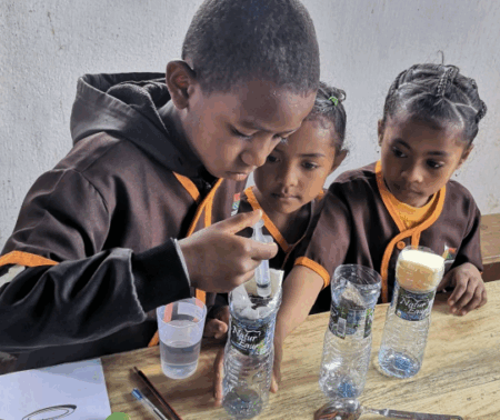 La médiation des sols en pratique : adaptation, tests et diffusion d’une mallette pédagogique pour des élèves malgaches